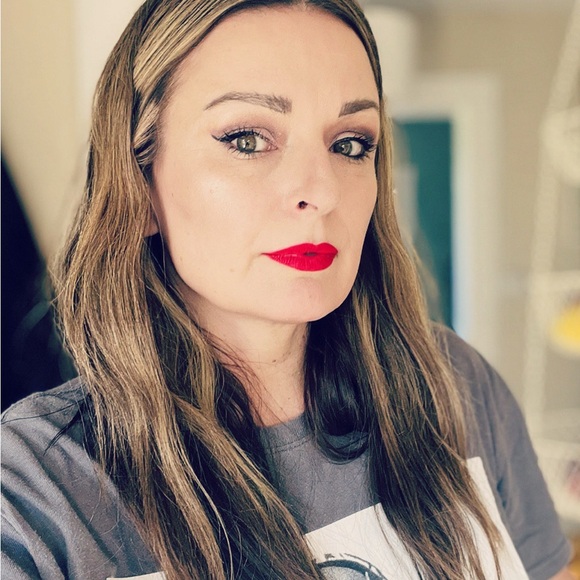 Meet your Posher, Allison - Picture 1 of 2